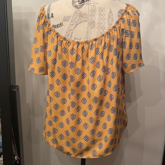 SUPER CUTE FLOWY TOP - Picture 5 of 7